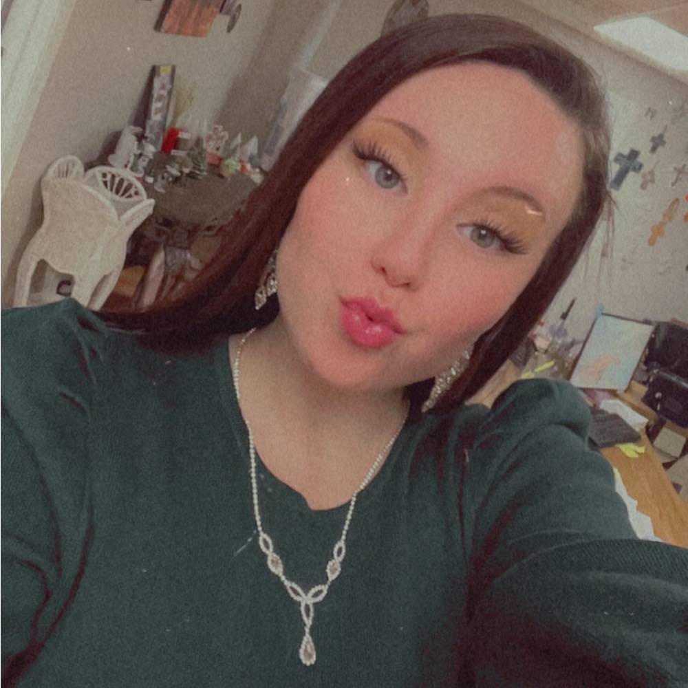 Meet your Posher, Hayley